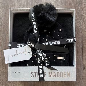 Steve Madden Hat/Scarf Giftset